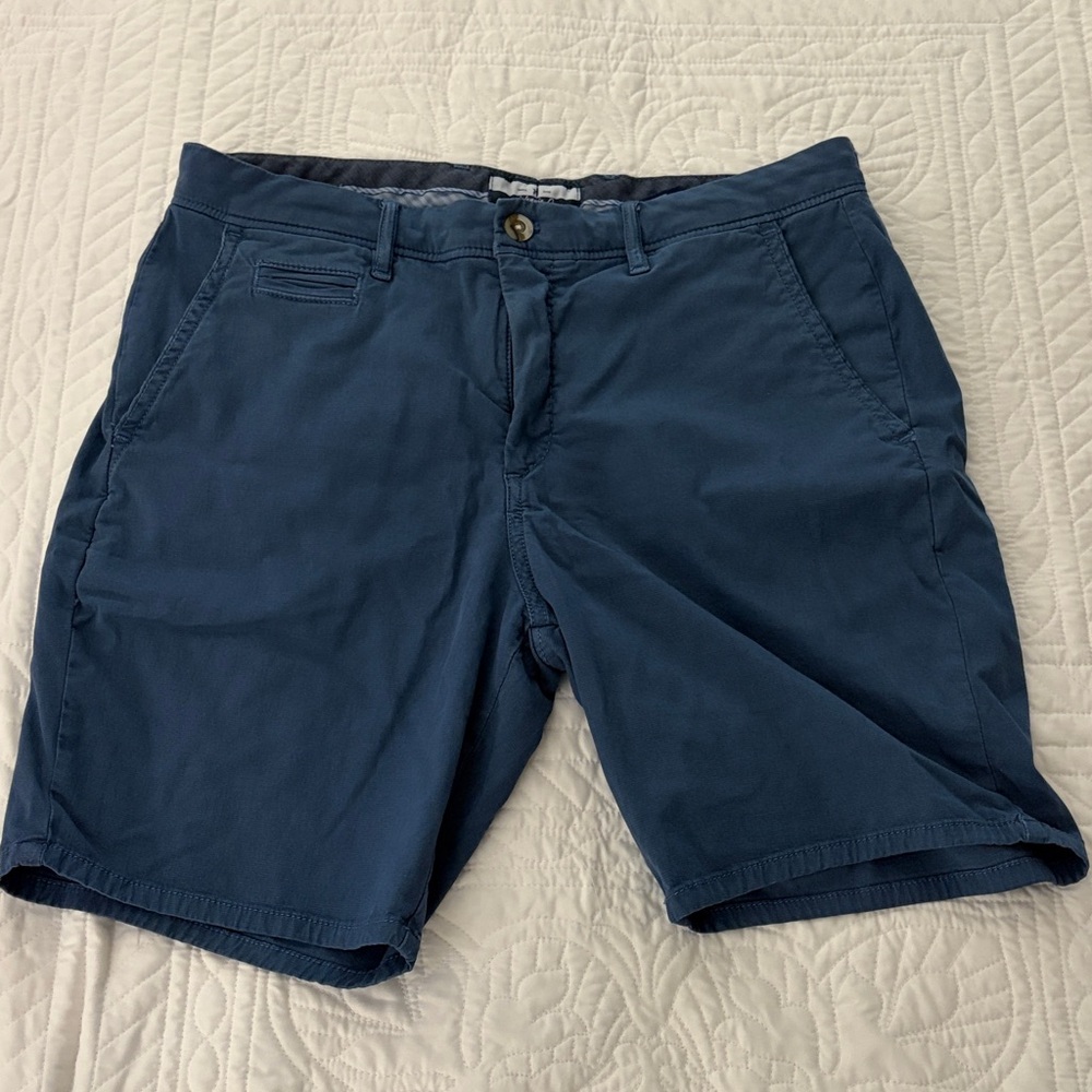 Johnnie-O Nassau 32” waist Shorts